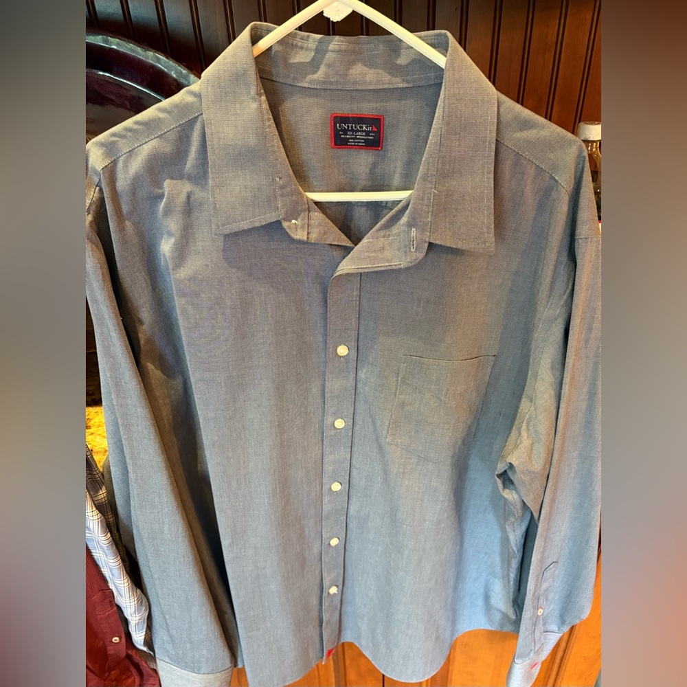 UNTUCKit Men's button front shirt. Sharp grey with red logo & trim. 2XL - Picture 5 of 7